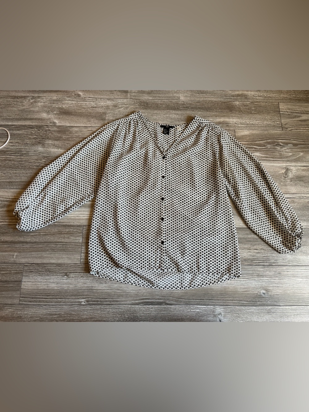 H&M Men's Cream and Black Micro-Pattern Button-Down Shirt